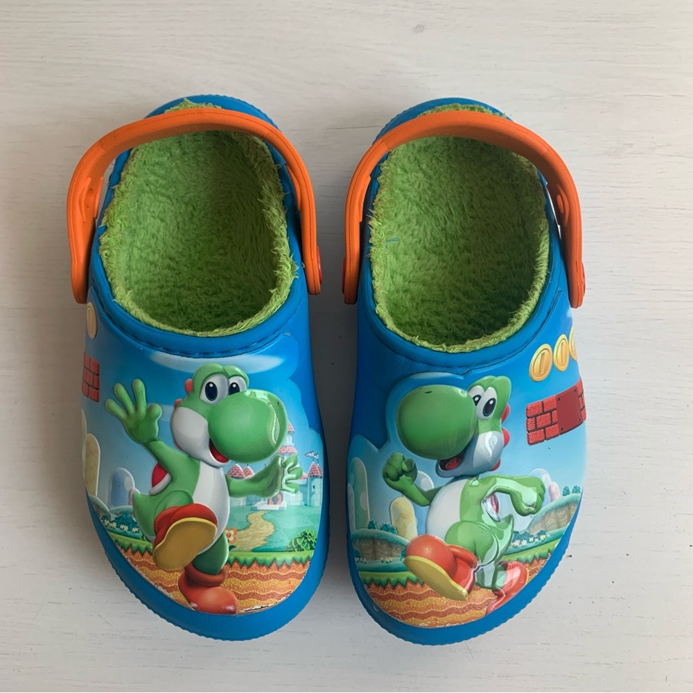 Crocs Kids Super Mario Yoshi Lined Clogs Sandals - Picture 2 of 9